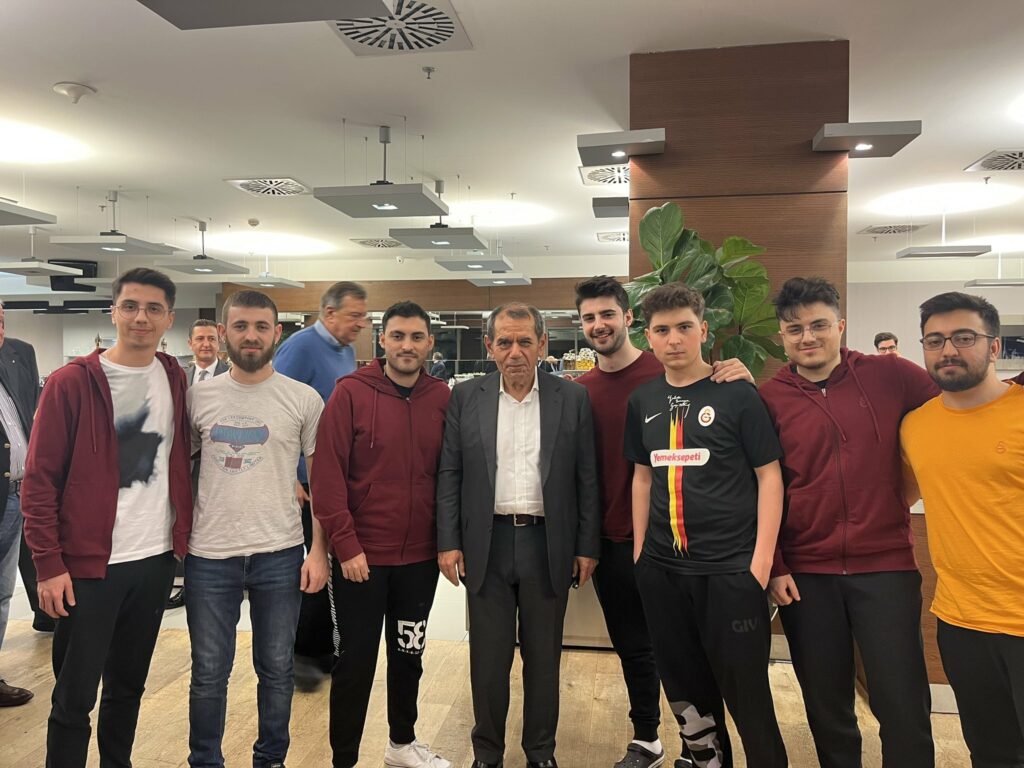 Açıklandığım gün sayın başkanımız Dursun Özbek ile tanışma fırsatı elde ettiğim için mutluyum. Sıcak bir karşılama yaptığı için teşekkür ederim.